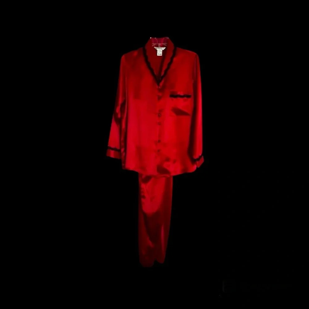 Private Luxuries 2 Piece Long-Sleeve Red Satin Pajama Set Perfect Condition NWOT - Picture 3 of 16